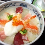 Sushikou - 海鮮丼大盛り　　　　1500円　　　汁とデザート付き