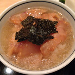 まき村 - ２杯目は胡麻ダレに塗した鯛をご飯の上に乗せ、熱々の出汁を掛けて食べる幸せ♡