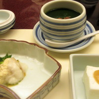 梅の花 銀座並木通店 - 嶺岡豆腐・茶碗蒸し・鮪の湯葉とろろかけ
                