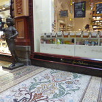 Hopetoun Tea Rooms - オーストラリア最古とあってタイル張りの美しい床も目を惹きます