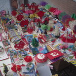 Starbucks Coffee - お店の前で売られていた切り紙細工