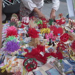 Starbucks Coffee - お店の前で売られていた切り紙細工