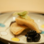 まき村 - 鰆（さはら）蕗薹（ふきのたう）地（ぢ）焼（やき）、丹波黒豆（たんばぐろ）