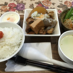 チェリー ブロッサム - 牛スジと大根の煮込みプレート☆