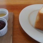carre - 厚切りトーストと小倉とはちみつ　モーニング