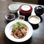 ごはんcafe両子の庄  - 笑子豚の生姜焼き膳