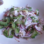 クリヤム - 本日のサラダは鶏、ゴーヤ、パクチー他