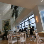 KIHACHI CAFE - 店内は吹き抜けで開放的