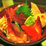 仲家 - 海鮮丼1,000円　その日の美味しい物が色々楽しめるんです、私はいつもコレを注文。。