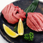 炭火焼肉ホルモン横丁 - 