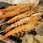 磯丸水産 - 赤海老の串焼き