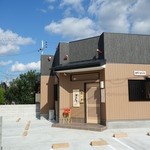 鶏骨らーめん 新参者 - 2015年12月　駐車場の感じ。置きやすいです。