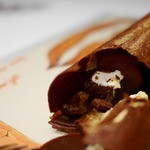 レストラン サンパウ - NEULA GEGANT DE XOCOLATA：チョコロール
      サツマイモ、チョコのテクスチャー、ウイスキー