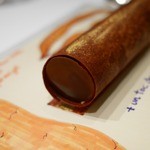 レストラン サンパウ - NEULA GEGANT DE XOCOLATA：チョコロール
      サツマイモ、チョコのテクスチャー、ウイスキー