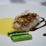 レストラン サンパウ - AMADAI：アマダイ
      サフランとレモンソース、黒にんにく、キノア