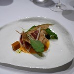 レストラン サンパウ - CALAMAR 2015：ヤリイカ2015
      肝、墨、カブ、そば粉チップ
      