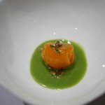 レストラン サンパウ - バタースクワッシュの点心、
      緑の"モレ"ソース