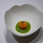 レストラン サンパウ - バタースクワッシュの点心、
      緑の"モレ"ソース