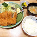 Tonsei - 特上ひれかつ定食（￥1728）。肉は150g、さっぱり食べられる沖縄産SPポーク