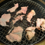 お肉の専門店スギモトプロデュース　焼肉　燦家 - 鶏皮のバジル塩