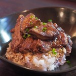 ブルドッグ 銀座 クラフトビール World Beer Pub＆Foods - フォアグラと牛ステーキ丼～照りサミコソース～