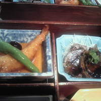 雪梅花 菜根譚 - すね肉の醬油煮・大エビチリソース