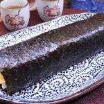 お巻き寿司は普通のとうなぎ入の2種類あったので、
          ボキらはうなぎ入り(700円)の方にしました。