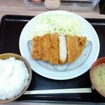 坂井精肉店 - 肉厚ロースかつ定食　700円（税込）