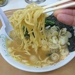 江戸川ラーメン 角久 - 麺リフトUP