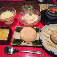 賛否両論 - (2/3)今夜のデザート
                　・とり将プリン
                　・きなこアイス
                　・黄柚子シャーベット
                　・みるくプリン
                　・焼きもなか
                　・酒粕のアイス
