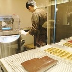 ショコラトリー タカス - 奥が高須さんのショコラ工房