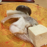 馬場乃町 はやし - 身がしっかりとしていて 甘くて美味しい♪
      豆腐は小野川温泉の佐藤豆腐店製