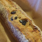ぶーる・ぶーる・ぶらんじぇり - オリーブとマカデミアのフランスパン