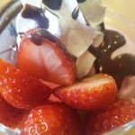 ココス - 莓とチョコのミニパルフェ