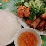 THI THI - ライスペーパーがつきます