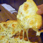 金のオーブン - チーズたっぷりピザ1000円