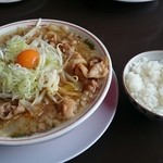 Naoji - 肉そば 醤油(半ライス付)。