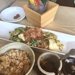 土の実 - 島美人御膳ランチ☆1980円＼(^o^)／ ゴーヤチャンプルに沖縄ソバ、さらにサラダ・前菜2種・デザートが付いたお得なセットです♪ 