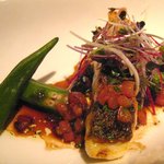 スズキのポワレ　香草バルサミコスソース(拡大）