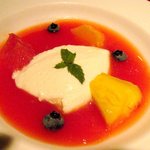 レストラン ル・プラトー - 長門牧場産クリームチーズのムース　ブラッドオレンジのゼリー寄せ