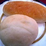 レストラン ル・プラトー - お代わり自由のパン（２種）