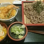 穂波 - 天丼とざるそばのセット（税込961円）（2016.2撮影）