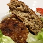 炭火焼 ワインバル Lom - 【H28.2.4】前橋T-1グランプリ出展作品「上州麦豚と赤城和牛の群馬コラボハンバーグ！680円」。