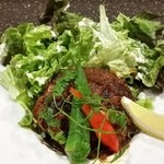 炭火焼 ワインバル Lom - 【H28.2.4】前橋T-1グランプリ出展作品「上州麦豚と赤城和牛の群馬コラボハンバーグ！680円」。