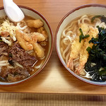 Makino Udon - 肉ごぼう天うどん（左）と海老天うどん（右）