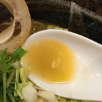 らーめん専門 和海 - 蟹の旨味が凝縮のスープ