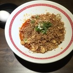 らあめん 広 - 汁なしタンタン麺（辛さ：普通） + 温泉卵