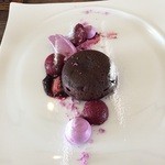 Pâtisserie café 3ème - フォンダン・ショコラ！カシスのアイスを添えて