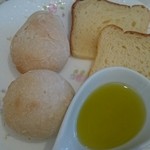 シェ・ウメツ - 自家製パン。