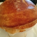 シェ・ウメツ - きのこのパイ包みスープ。